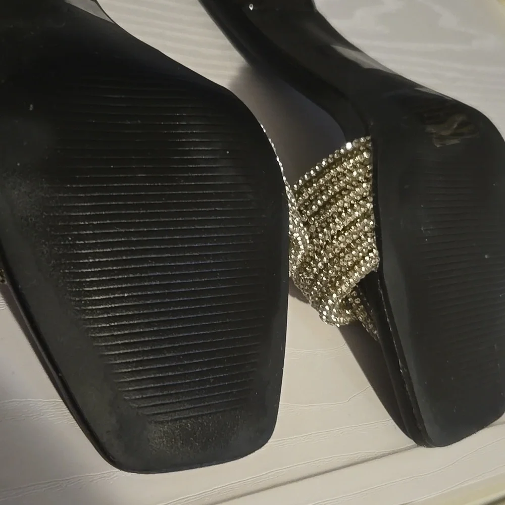Cape Robbin Black Heels with Silver Embellishments - Picture 5 of 5